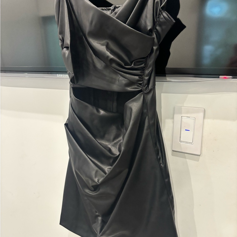 Zara Elegant Black Leather Dress - Picture 2 of 8
